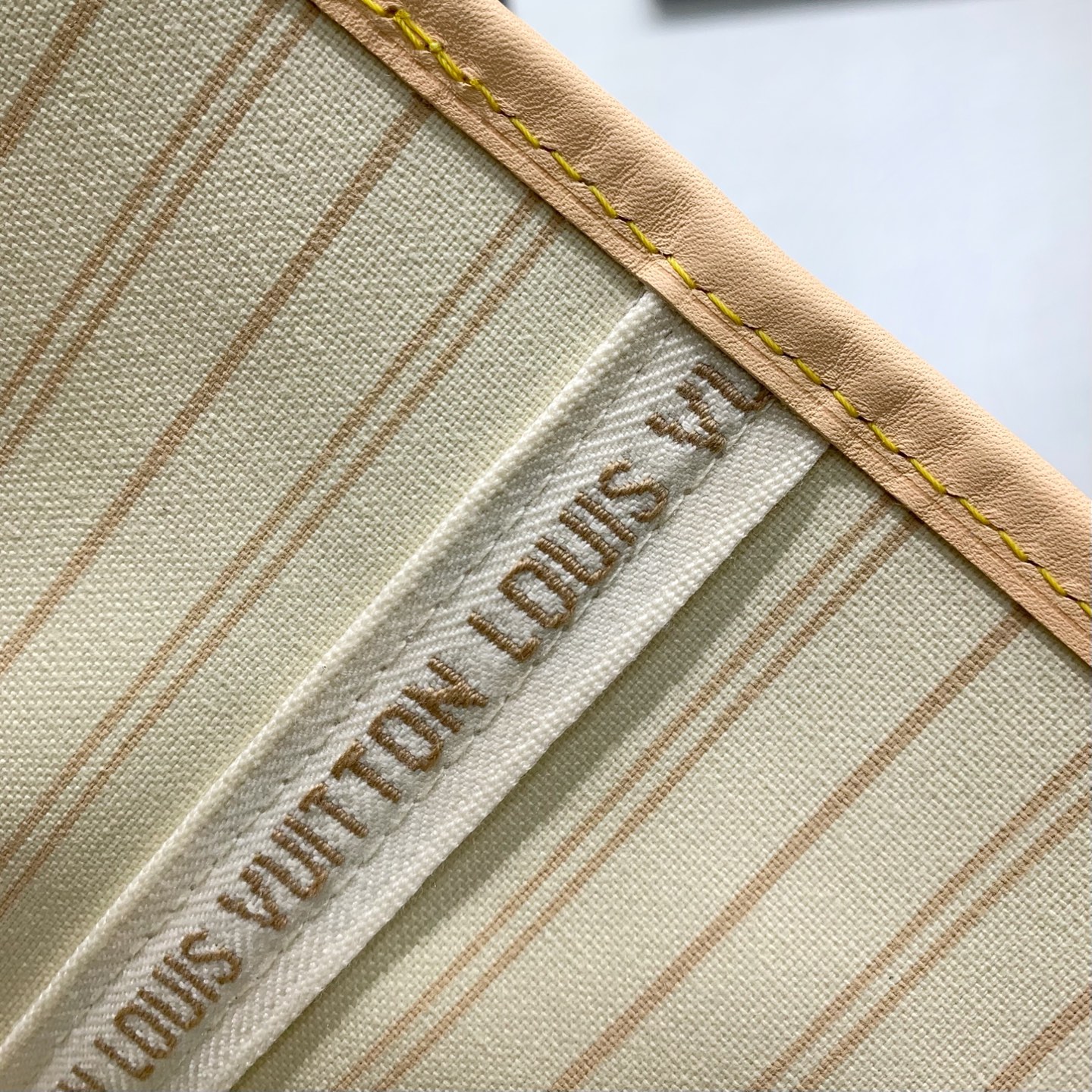 【顶级原单】 款号：N40602白里  带163芯片    本款 Neverfull 大号托特包为 Damier Azu