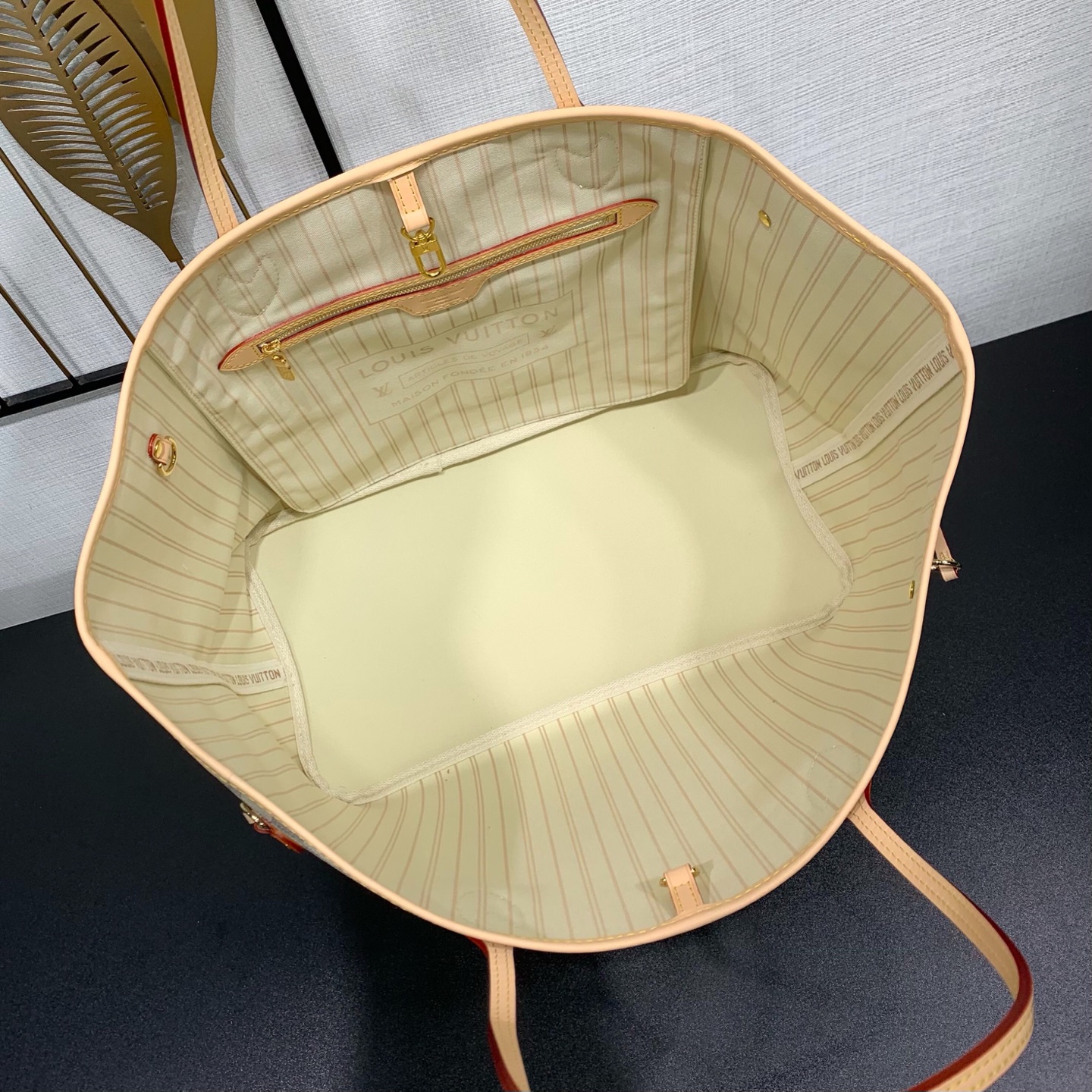【顶级原单】 款号：N40602白里  带163芯片    本款 Neverfull 大号托特包为 Damier Azu
