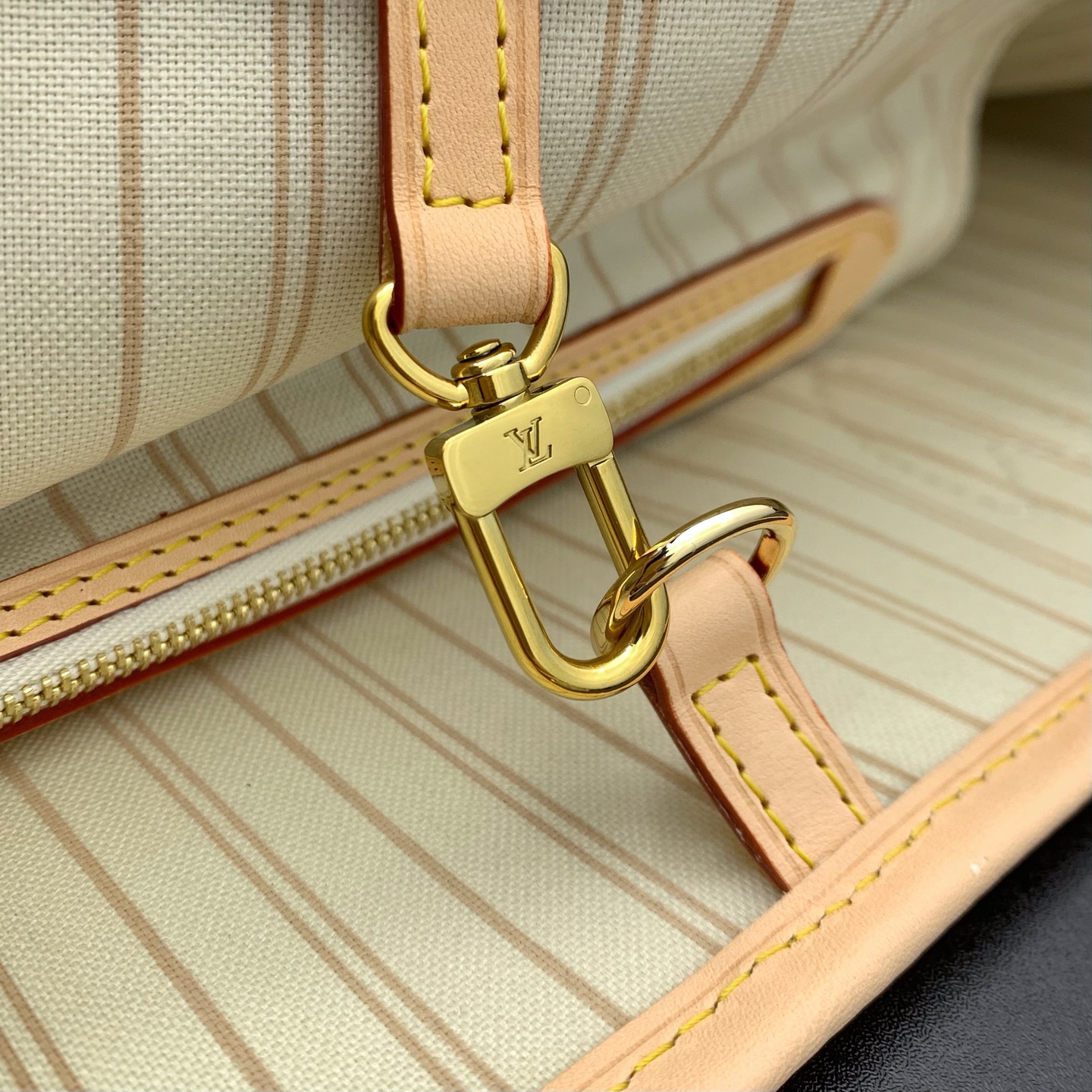 【顶级原单】 款号：N40602白里  带163芯片    本款 Neverfull 大号托特包为 Damier Azu