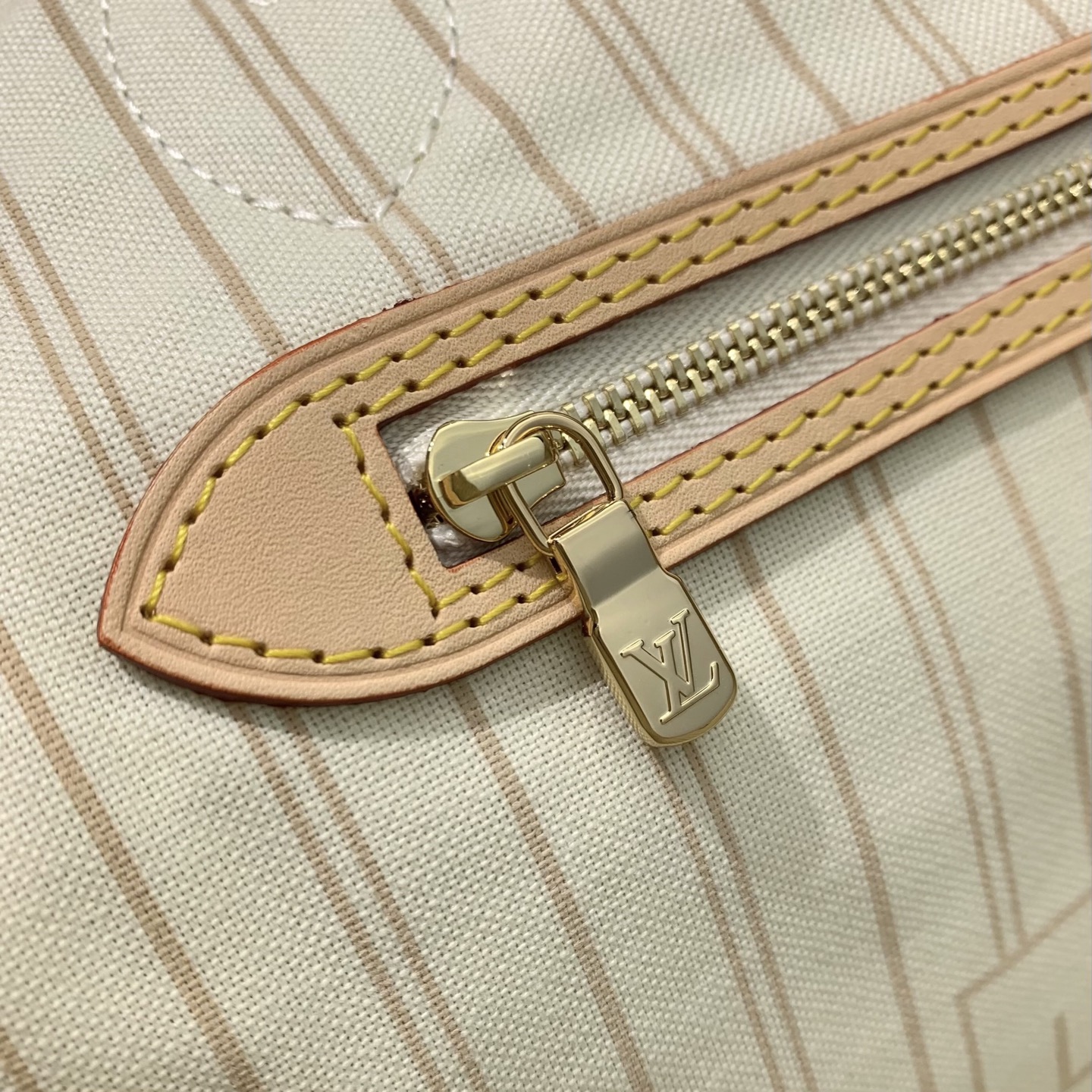 【顶级原单】 款号：N40602白里  带163芯片    本款 Neverfull 大号托特包为 Damier Azu