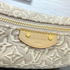 【顶级原单】 款号:M29879 带163芯片 本款 Pochette Hills 手袋聚焦品牌精湛工艺,展现 M 【顶级原单】 款号:M29879 带163芯片 本款 Pochette Hills 手袋聚焦品牌精湛工艺,展现 M