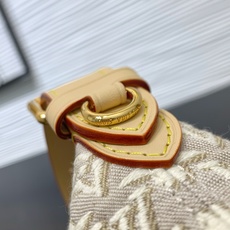 【顶级原单】 款号:M29879 带163芯片 本款 Pochette Hills 手袋聚焦品牌精湛工艺,展现 M 【顶级原单】 款号:M29879 带163芯片 本款 Pochette Hills 手袋聚焦品牌精湛工艺,展现 M