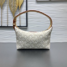 【顶级原单】 款号:M29879 带163芯片 本款 Pochette Hills 手袋聚焦品牌精湛工艺,展现 M 【顶级原单】 款号:M29879 带163芯片 本款 Pochette Hills 手袋聚焦品牌精湛工艺,展现 M