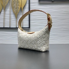 【顶级原单】 款号:M29879 带163芯片 本款 Pochette Hills 手袋聚焦品牌精湛工艺,展现 M 【顶级原单】 款号:M29879 带163芯片 本款 Pochette Hills 手袋聚焦品牌精湛工艺,展现 M