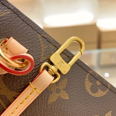 【顶级原单】 款号:M50366粉里 全钢钢扣 带163芯片 本款 Neverfull 中号托特包为柔软 Mon 【顶级原单】 款号:M50366粉里 全钢钢扣 带163芯片 本款 Neverfull 中号托特包为柔软 Mon
