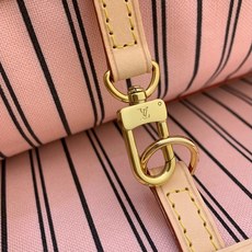【顶级原单】 款号:M50366粉里 全钢钢扣 带163芯片 本款 Neverfull 中号托特包为柔软 Mon 【顶级原单】 款号:M50366粉里 全钢钢扣 带163芯片 本款 Neverfull 中号托特包为柔软 Mon