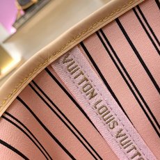 【顶级原单】 款号:M50366粉里 全钢钢扣 带163芯片 本款 Neverfull 中号托特包为柔软 Mon 【顶级原单】 款号:M50366粉里 全钢钢扣 带163芯片 本款 Neverfull 中号托特包为柔软 Mon