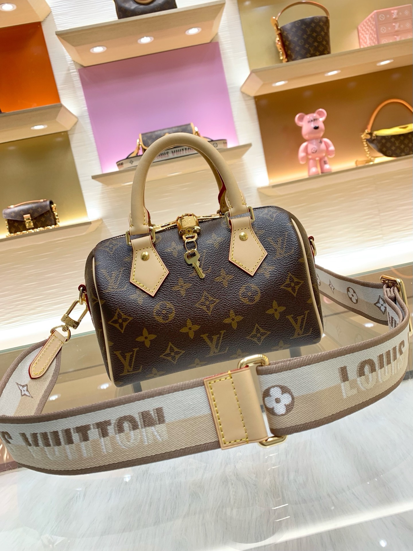 【顶级原单】 款号:M46222 带163芯片 本款 Speedy Bandoulière 20 手袋向品牌经典旅 【顶级原单】 款号:M46222 带163芯片 本款 Speedy Bandoulière 20 手袋向品牌经典旅