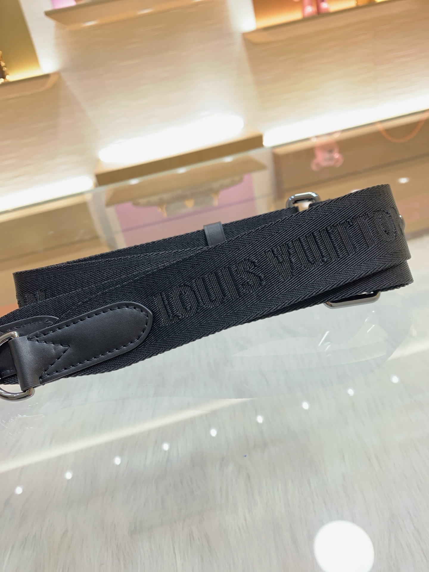 【顶级原单】款号:M45936 带163芯片 Keepall 旅行袋浓缩经典构型,成就此款潮流都市手袋。侧面设计趣味 【顶级原单】款号:M45936 带163芯片 Keepall 旅行袋浓缩经典构型,成就此款潮流都市手袋。侧面设计趣味