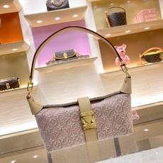 【顶级原单】 款号:M2A382 带163芯片 本款优雅 Pochette Mia 手袋聚焦 Monogram E 【顶级原单】 款号:M2A382 带163芯片 本款优雅 Pochette Mia 手袋聚焦 Monogram E
