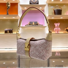 【顶级原单】 款号:M2A382 带163芯片 本款优雅 Pochette Mia 手袋聚焦 Monogram E 【顶级原单】 款号:M2A382 带163芯片 本款优雅 Pochette Mia 手袋聚焦 Monogram E