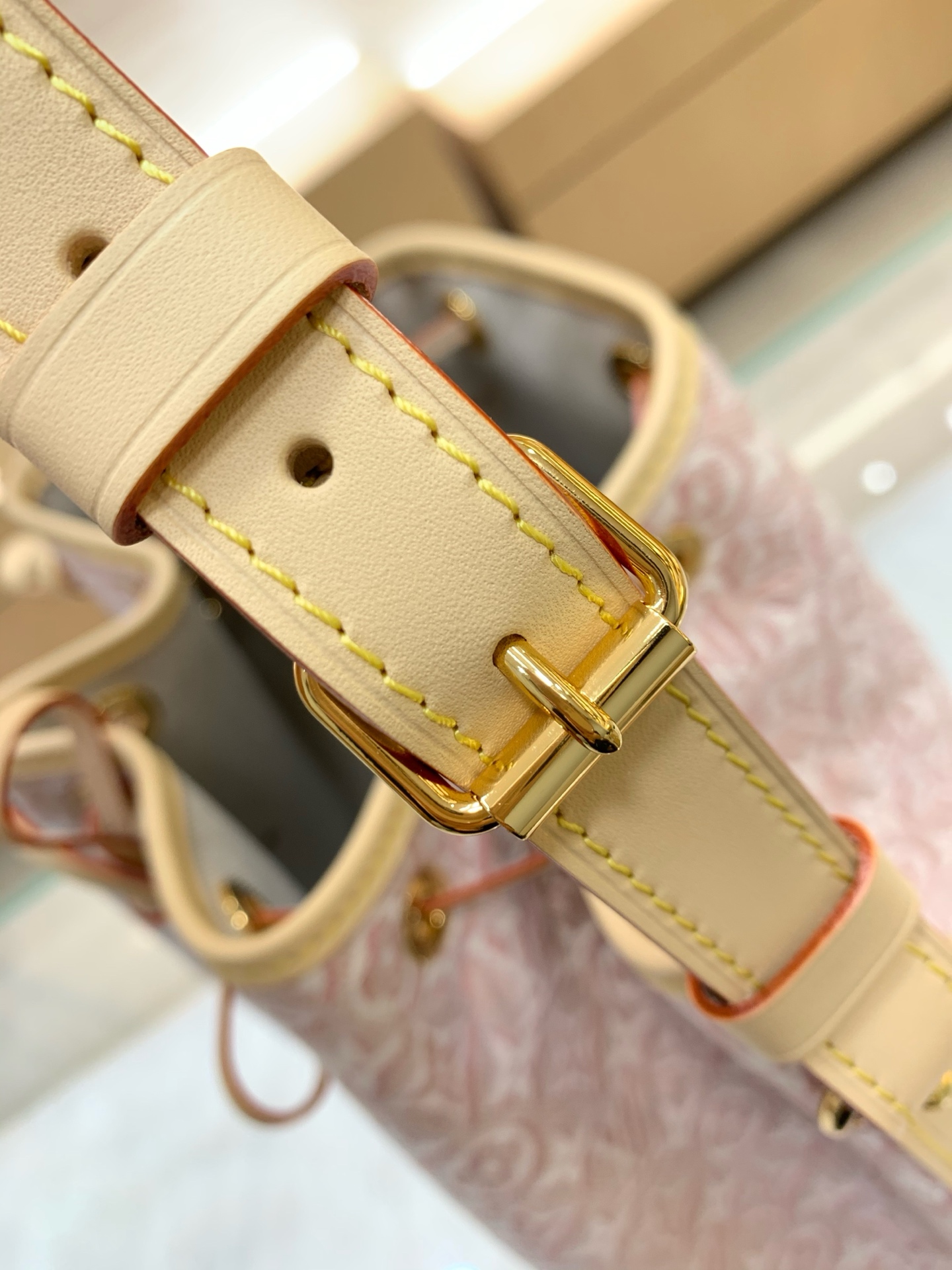 【顶级原单】 款号：M28714  带163芯片   Noé 手袋焕新演绎 Monogram Emblème 版本，提花