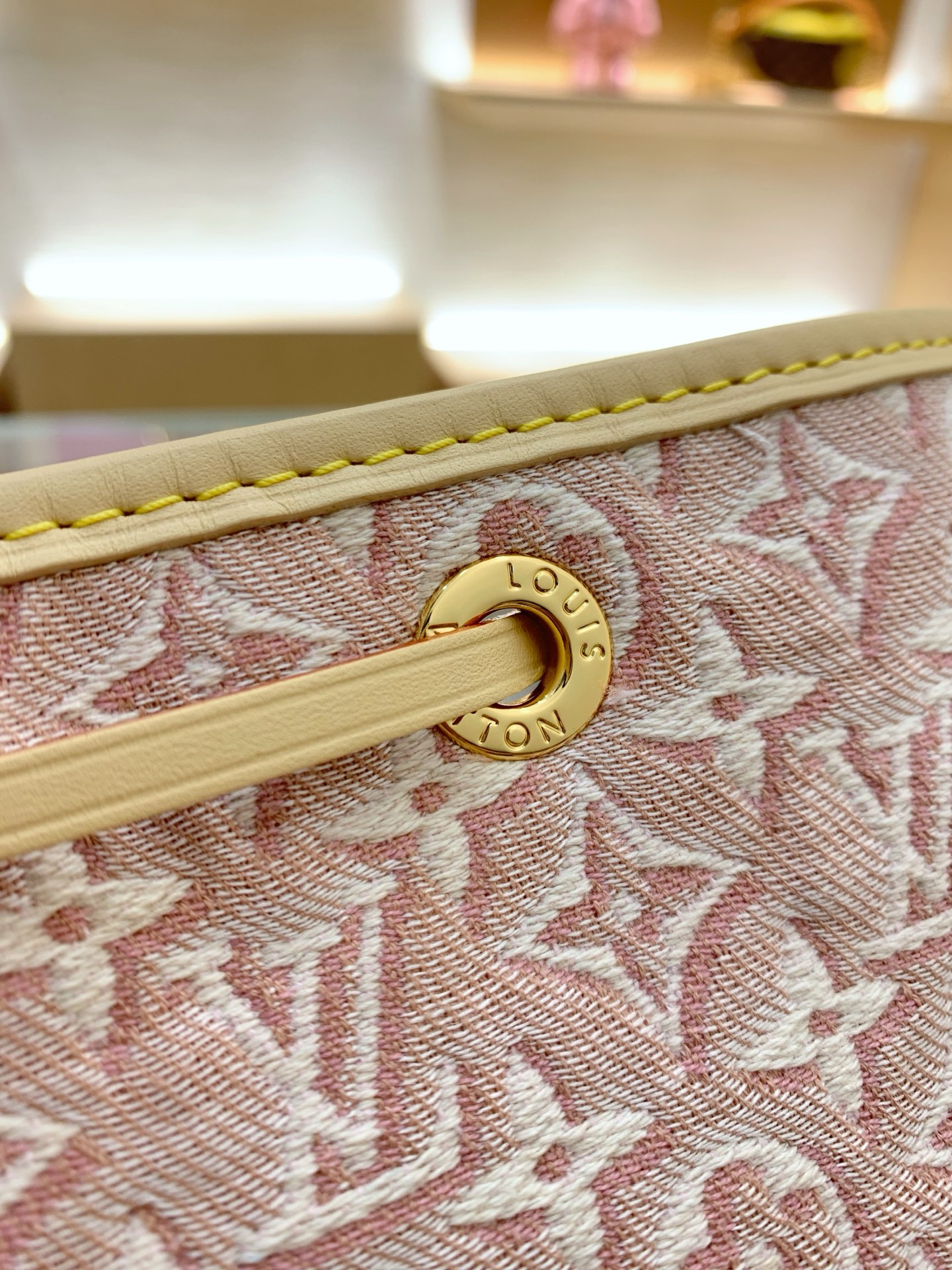 【顶级原单】 款号：M28714  带163芯片   Noé 手袋焕新演绎 Monogram Emblème 版本，提花