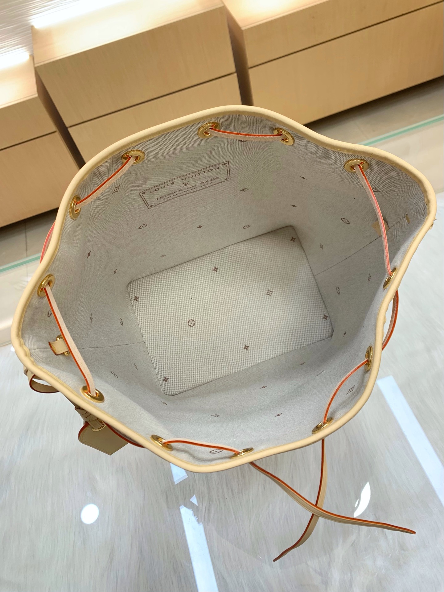 【顶级原单】 款号：M28714  带163芯片   Noé 手袋焕新演绎 Monogram Emblème 版本，提花