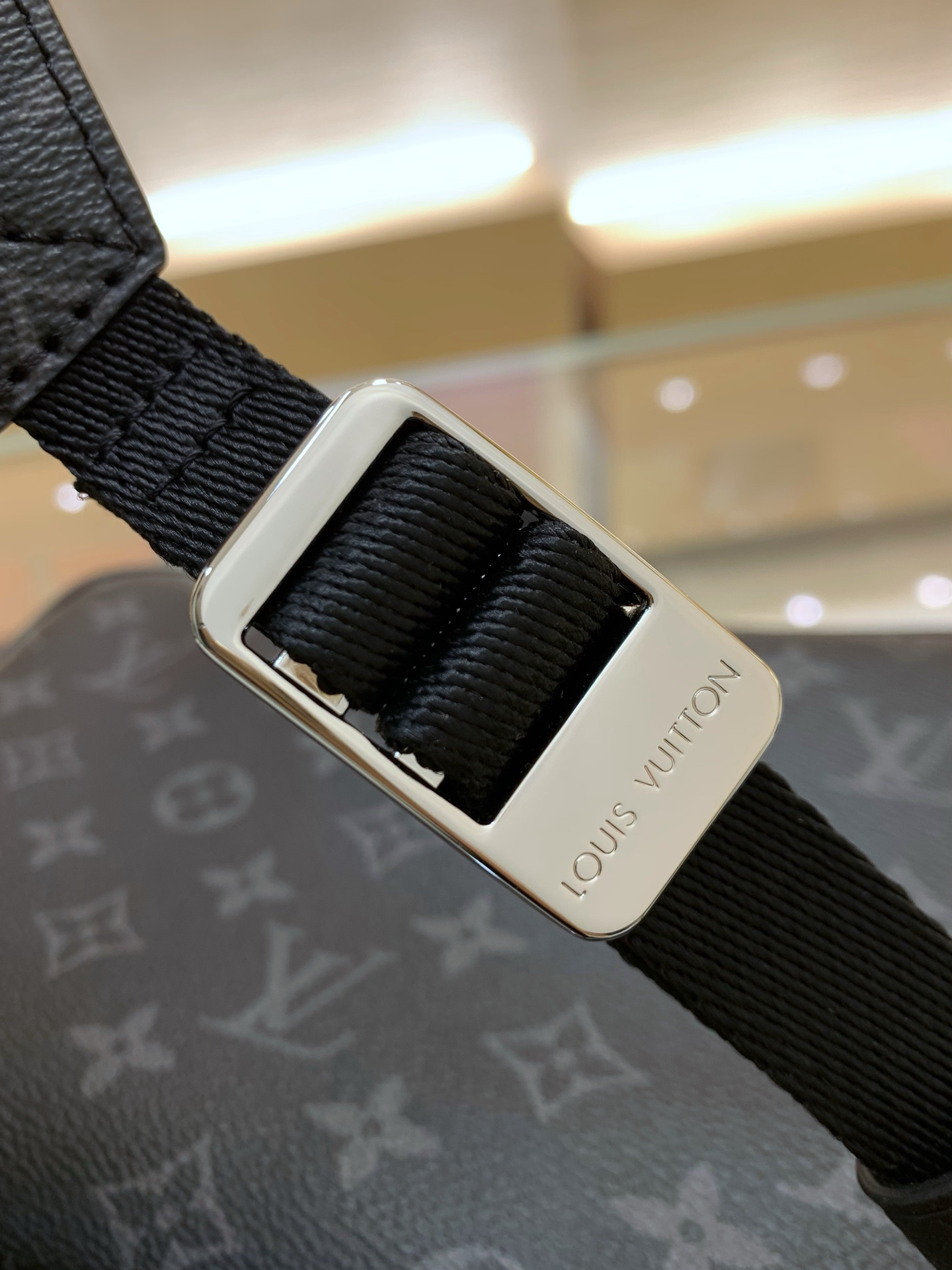 【顶级原单】款号:M30233 路易威登以 Taïga 皮革与 Monogram 帆布的交融迎接 2019 年春夏 【顶级原单】款号:M30233 路易威登以 Taïga 皮革与 Monogram 帆布的交融迎接 2019 年春夏