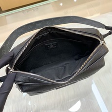 【顶级原单】款号:M30233 路易威登以 Taïga 皮革与 Monogram 帆布的交融迎接 2019 年春夏 【顶级原单】款号:M30233 路易威登以 Taïga 皮革与 Monogram 帆布的交融迎接 2019 年春夏