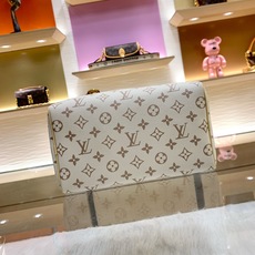 【顶级原单】款号:M2A038 带163芯片 LV Crafty 系列呈现精巧 Speedy Bandouliè 【顶级原单】款号:M2A038 带163芯片 LV Crafty 系列呈现精巧 Speedy Bandouliè
