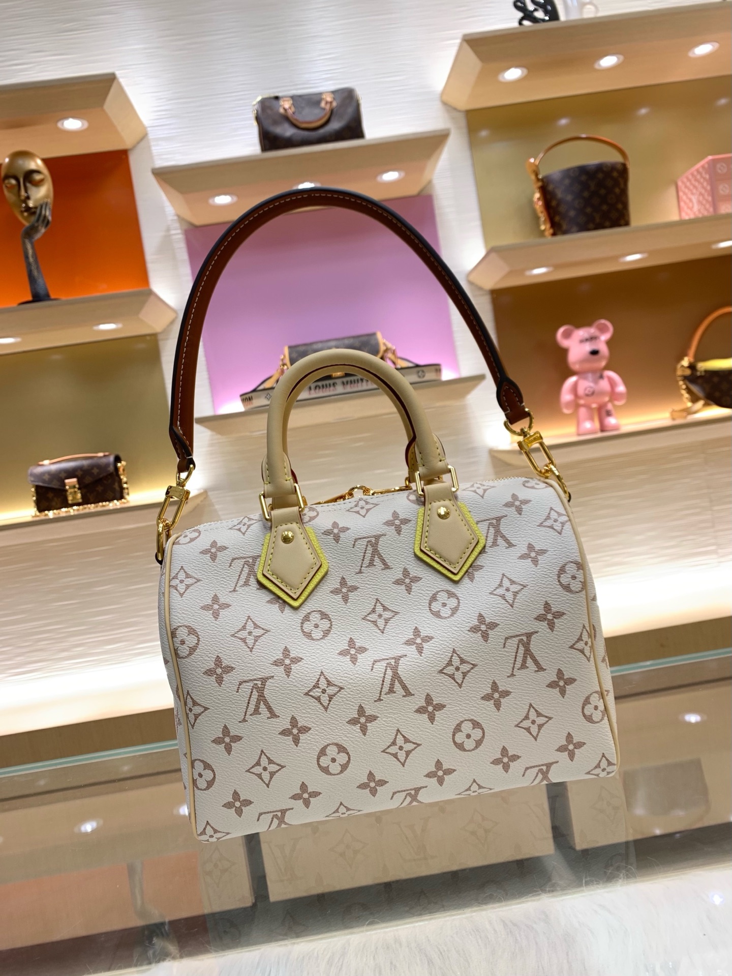 【顶级原单】款号:M2A038 带163芯片 LV Crafty 系列呈现精巧 Speedy Bandouliè 【顶级原单】款号:M2A038 带163芯片 LV Crafty 系列呈现精巧 Speedy Bandouliè