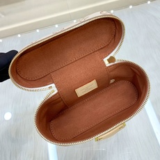 【顶级原单】款号:M29782 带163芯片 Vanity Chain Pouch 手袋自路易威登典藏硬箱汲取灵 【顶级原单】款号:M29782 带163芯片 Vanity Chain Pouch 手袋自路易威登典藏硬箱汲取灵