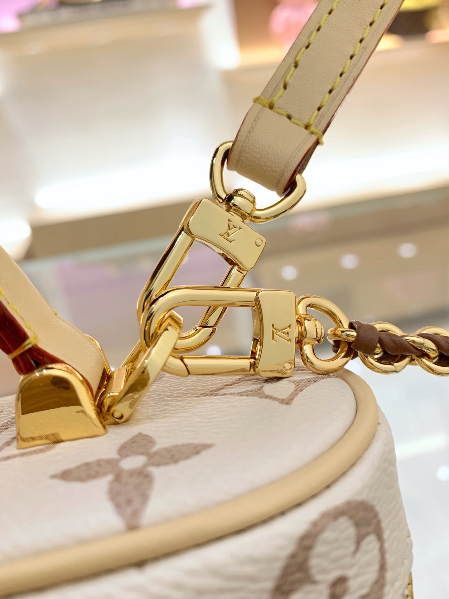 【顶级原单】款号:M29782 带163芯片 Vanity Chain Pouch 手袋自路易威登典藏硬箱汲取灵 【顶级原单】款号:M29782 带163芯片 Vanity Chain Pouch 手袋自路易威登典藏硬箱汲取灵