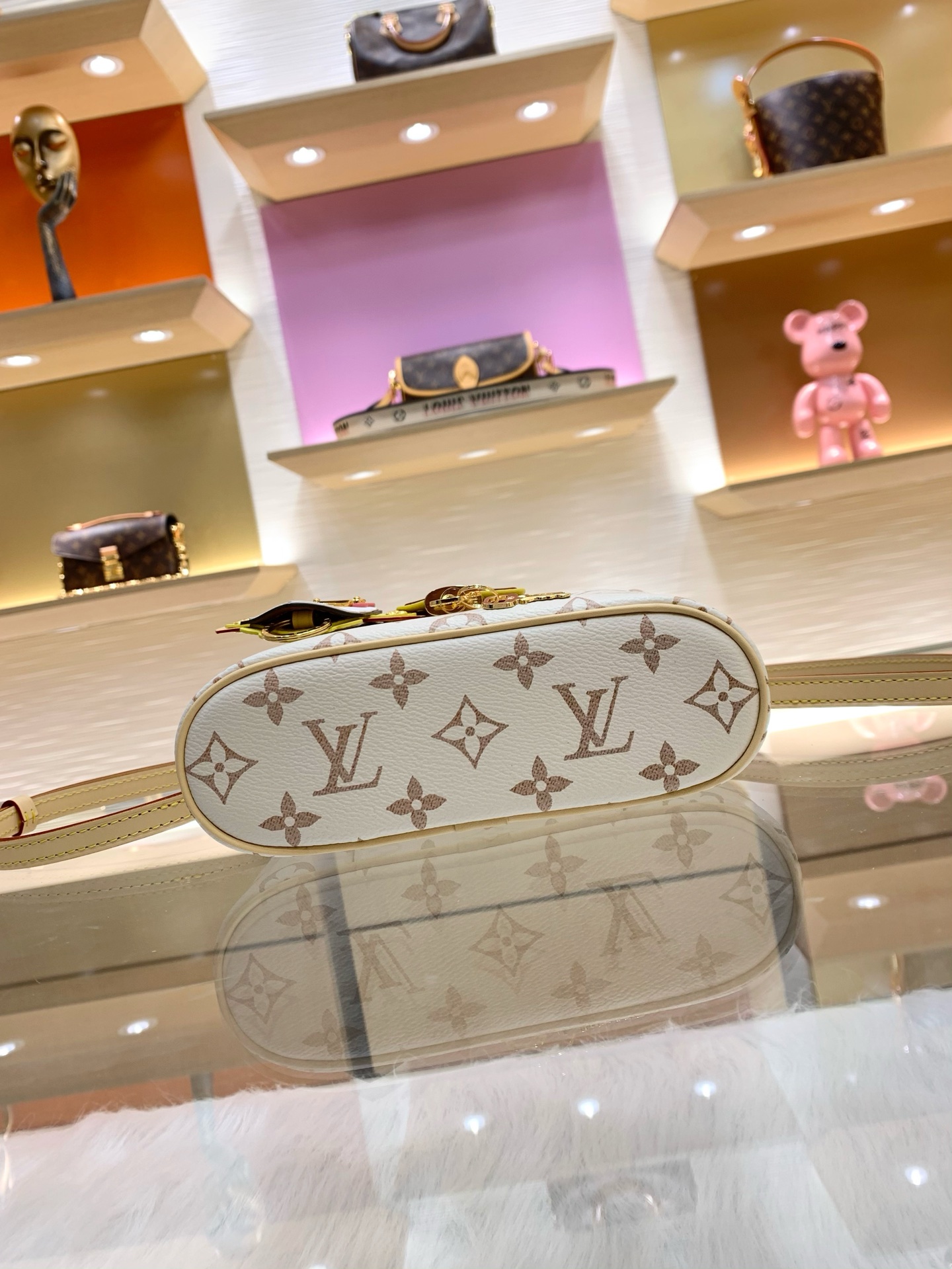 【顶级原单】款号:M29782 带163芯片 Vanity Chain Pouch 手袋自路易威登典藏硬箱汲取灵 【顶级原单】款号:M29782 带163芯片 Vanity Chain Pouch 手袋自路易威登典藏硬箱汲取灵