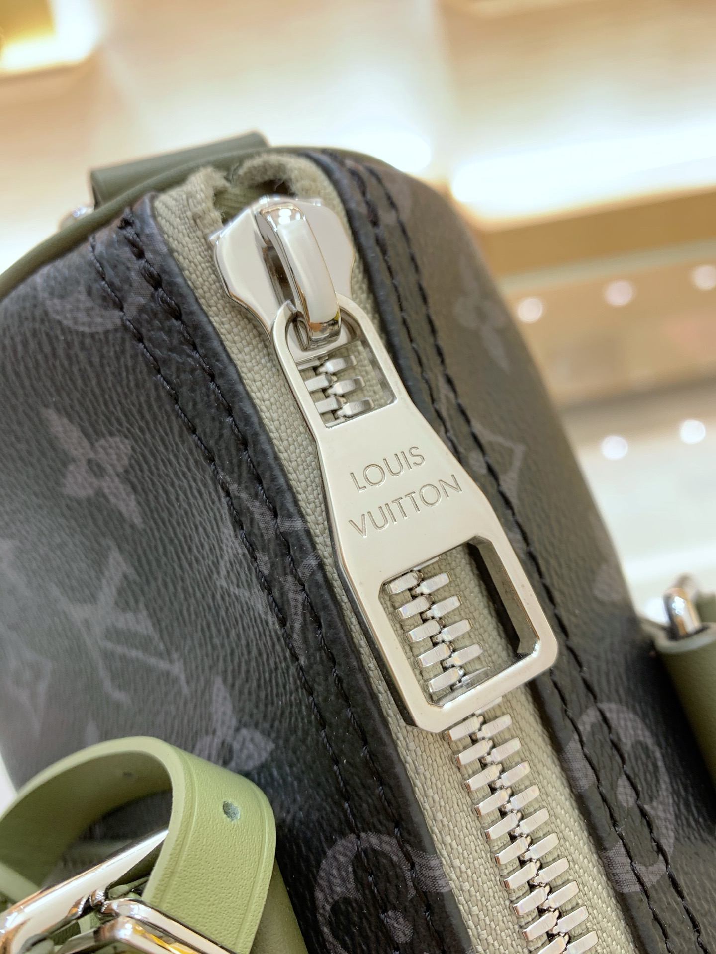 【顶级原单】款号:M28638 带163芯片 本款 Keepall Bandoulière 25 手袋溯源 200 【顶级原单】款号:M28638 带163芯片 本款 Keepall Bandoulière 25 手袋溯源 200