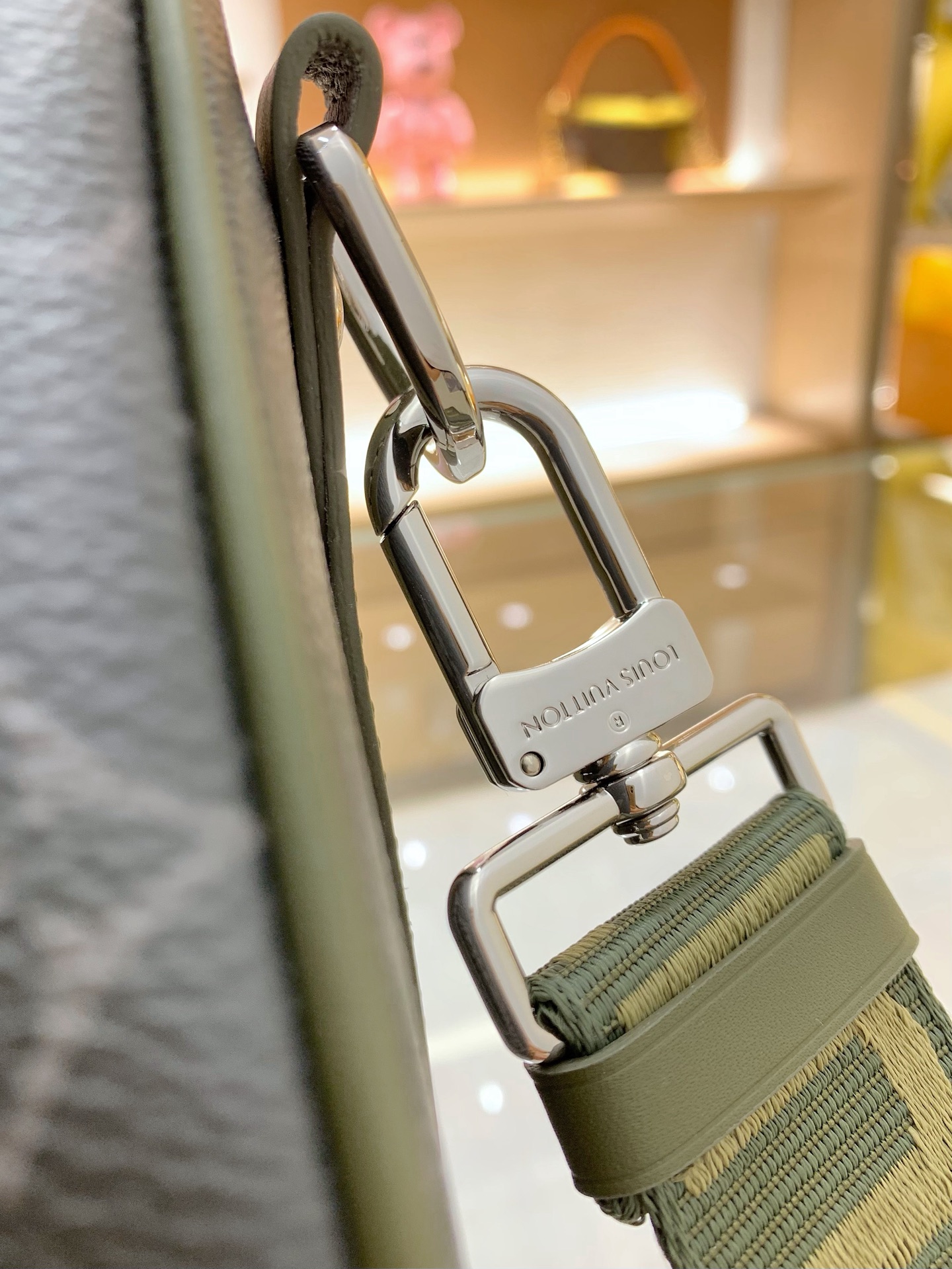 【顶级原单】款号:M28639 带163芯片 本款 Keepall Bandoulière 35 手袋采用 Mon 【顶级原单】款号:M28639 带163芯片 本款 Keepall Bandoulière 35 手袋采用 Mon