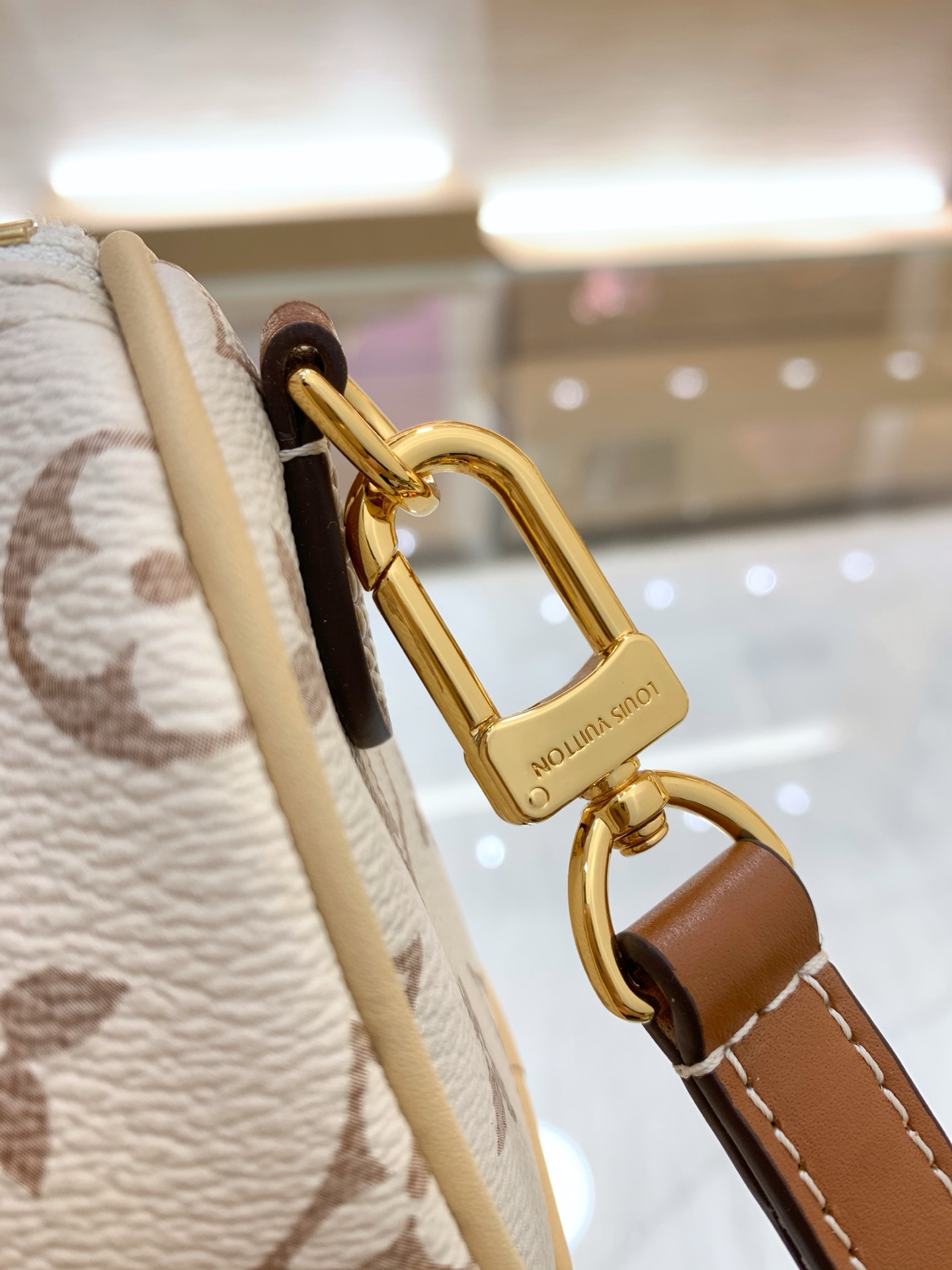 【顶级原单】款号:M29781 带163芯片 LV Crafty 系列焕新推出 Nano Speedy 手袋,为经典 【顶级原单】款号:M29781 带163芯片 LV Crafty 系列焕新推出 Nano Speedy 手袋,为经典