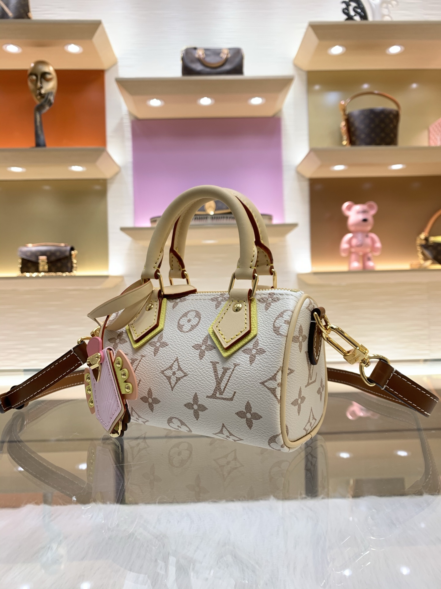 【顶级原单】款号:M29781 带163芯片 LV Crafty 系列焕新推出 Nano Speedy 手袋,为经典 【顶级原单】款号:M29781 带163芯片 LV Crafty 系列焕新推出 Nano Speedy 手袋,为经典