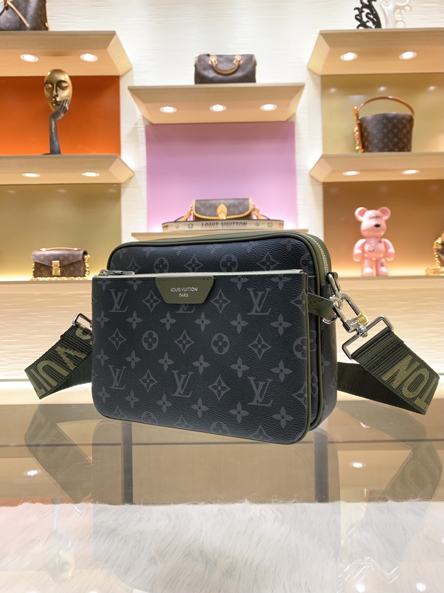 【顶级原单】款号:M28628 带163芯片 本款 Trio 邮差包结合 Monogram Eclipse 帆布和 【顶级原单】款号:M28628 带163芯片 本款 Trio 邮差包结合 Monogram Eclipse 帆布和