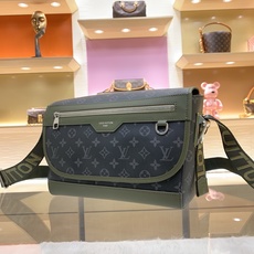 【顶级原单】款号:M28629 带163芯片 本款 Courrier 邮差包采用 Monogram Eclips 【顶级原单】款号:M28629 带163芯片 本款 Courrier 邮差包采用 Monogram Eclips