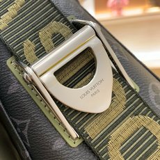 【顶级原单】款号:M28629 带163芯片 本款 Courrier 邮差包采用 Monogram Eclips 【顶级原单】款号:M28629 带163芯片 本款 Courrier 邮差包采用 Monogram Eclips