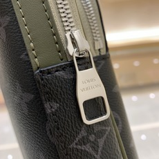 【顶级原单】款号:M28735 带163芯片 Avenue 斜挎包以 Monogram Eclipse 帆布诠释简 【顶级原单】款号:M28735 带163芯片 Avenue 斜挎包以 Monogram Eclipse 帆布诠释简