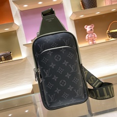 【顶级原单】款号:M28735 带163芯片 Avenue 斜挎包以 Monogram Eclipse 帆布诠释简 【顶级原单】款号:M28735 带163芯片 Avenue 斜挎包以 Monogram Eclipse 帆布诠释简