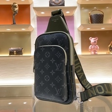 【顶级原单】款号:M28735 带163芯片 Avenue 斜挎包以 Monogram Eclipse 帆布诠释简 【顶级原单】款号:M28735 带163芯片 Avenue 斜挎包以 Monogram Eclipse 帆布诠释简