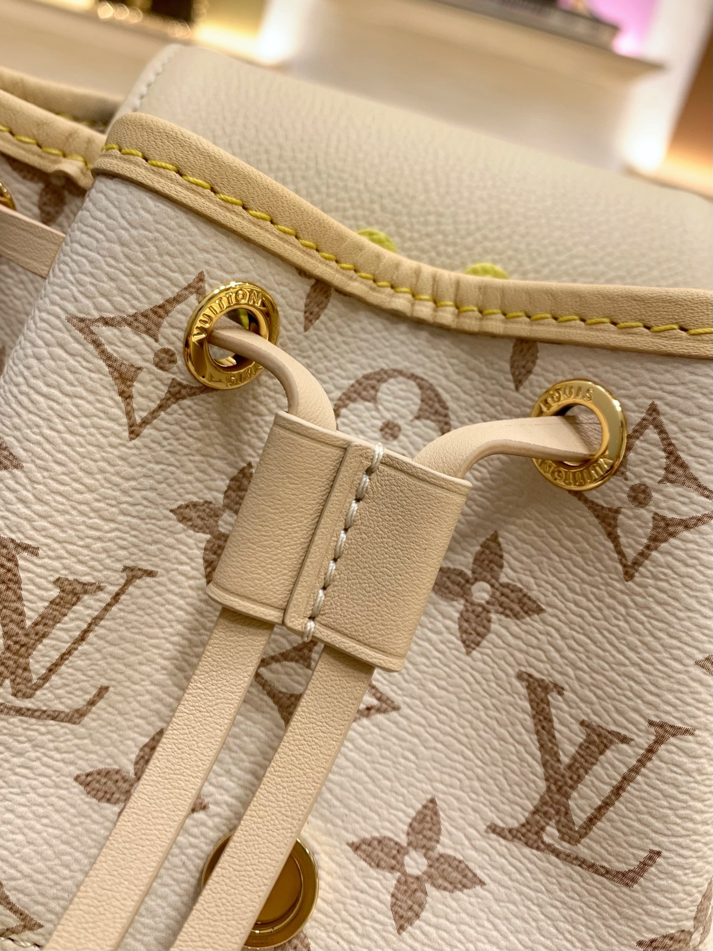 【顶级原单】款号:M2A079 带163芯片 本款 Montsouris 迷你双肩包出自 LV Crafty 系列, 【顶级原单】款号:M2A079 带163芯片 本款 Montsouris 迷你双肩包出自 LV Crafty 系列,