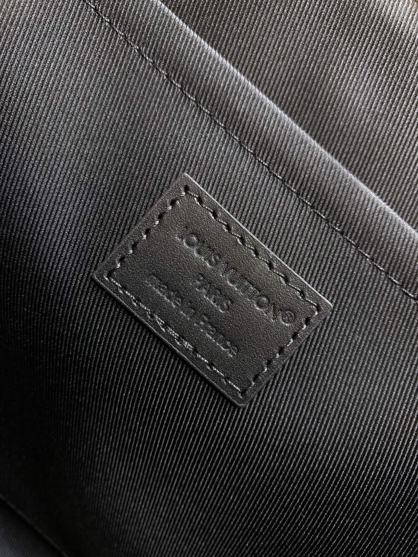 【顶级原单】款号:M28630 带163芯片 本款 Courrier 邮差包取材 Monogram Eclipse 【顶级原单】款号:M28630 带163芯片 本款 Courrier 邮差包取材 Monogram Eclipse