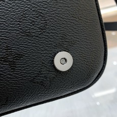 【顶级原单】款号:M2A259 带163芯片 本款 Satchel 迷你斜挎包选用 Monogram Midnigh 【顶级原单】款号:M2A259 带163芯片 本款 Satchel 迷你斜挎包选用 Monogram Midnigh