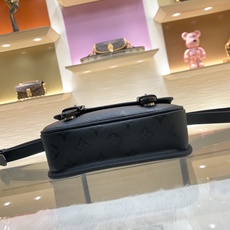 【顶级原单】款号:M2A259 带163芯片 本款 Satchel 迷你斜挎包选用 Monogram Midnigh 【顶级原单】款号:M2A259 带163芯片 本款 Satchel 迷你斜挎包选用 Monogram Midnigh