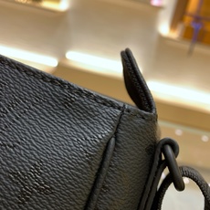 【顶级原单】款号:M2A195G全钢五金 带163芯片 本款 Bastille 小号邮差包以 Monogram M 【顶级原单】款号:M2A195G全钢五金 带163芯片 本款 Bastille 小号邮差包以 Monogram M