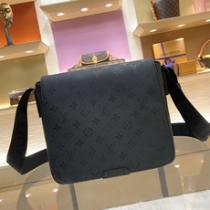 【顶级原单】款号:M2A195G全钢五金 带163芯片 本款 Bastille 小号邮差包以 Monogram M 【顶级原单】款号:M2A195G全钢五金 带163芯片 本款 Bastille 小号邮差包以 Monogram M