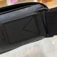 【顶级原单】款号:M2A195G全钢五金 带163芯片 本款 Bastille 小号邮差包以 Monogram M 【顶级原单】款号:M2A195G全钢五金 带163芯片 本款 Bastille 小号邮差包以 Monogram M