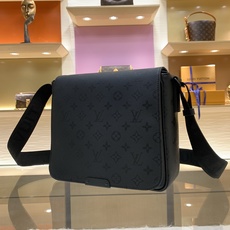 【顶级原单】款号:M2A195G全钢五金 带163芯片 本款 Bastille 小号邮差包以 Monogram M 【顶级原单】款号:M2A195G全钢五金 带163芯片 本款 Bastille 小号邮差包以 Monogram M