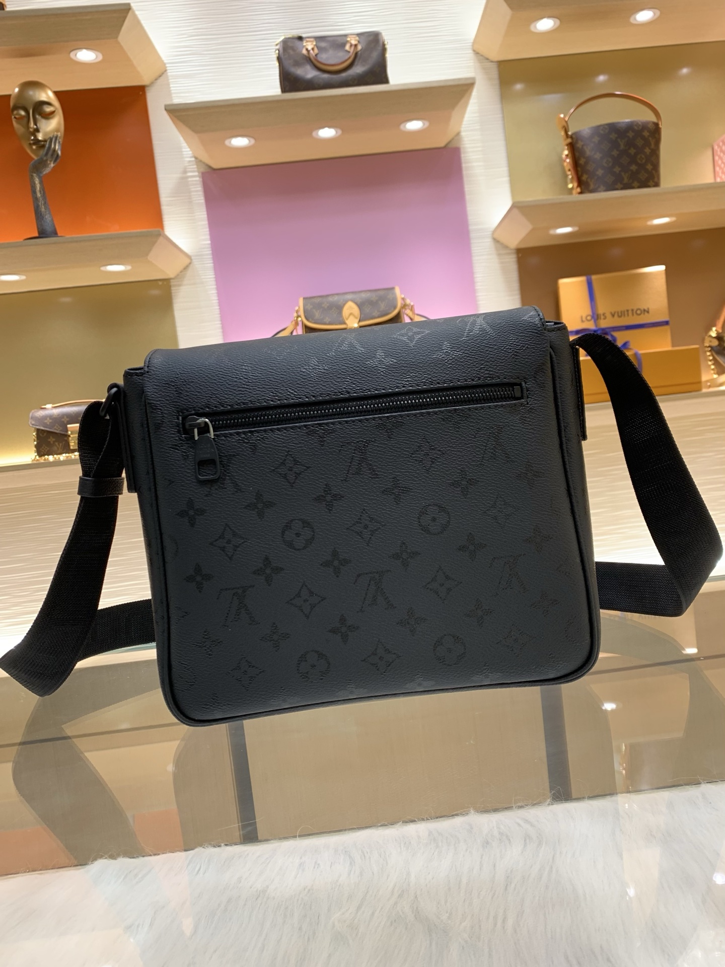 【顶级原单】款号:M2A195G全钢五金 带163芯片 本款 Bastille 小号邮差包以 Monogram M 【顶级原单】款号:M2A195G全钢五金 带163芯片 本款 Bastille 小号邮差包以 Monogram M
