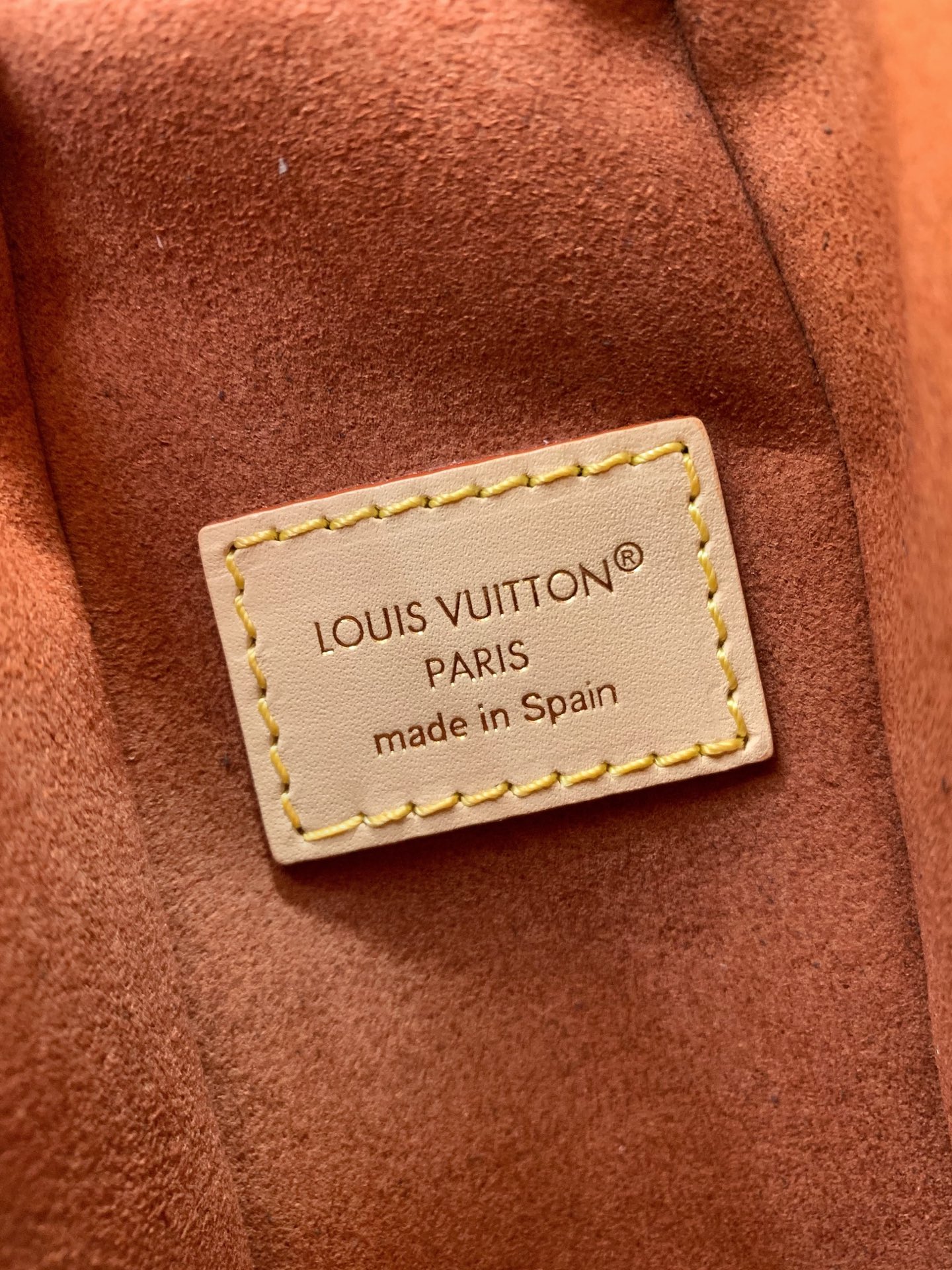 【顶级原单】款号：M29913  带163芯片   本款 Side Trunk 中号手袋出自 LV Crafty 系列，
