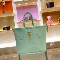 【顶级原单】款号:M2A465 带163芯片 本款 Neverfull Inside Out BB 手袋焕新呈现 【顶级原单】款号:M2A465 带163芯片 本款 Neverfull Inside Out BB 手袋焕新呈现