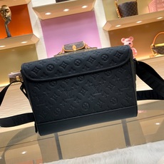 【顶级原单】款号:M28781 带163芯片 Courrier 邮差包脱胎于经典邮政用具,以 Monogram Sh 【顶级原单】款号:M28781 带163芯片 Courrier 邮差包脱胎于经典邮政用具,以 Monogram Sh