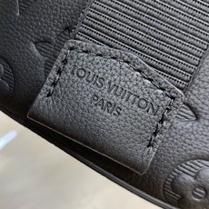 【顶级原单】款号:M28781 带163芯片 Courrier 邮差包脱胎于经典邮政用具,以 Monogram Sh 【顶级原单】款号:M28781 带163芯片 Courrier 邮差包脱胎于经典邮政用具,以 Monogram Sh