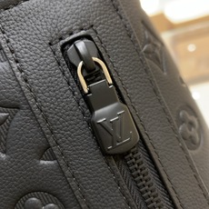 【顶级原单】款号:M28781 带163芯片 Courrier 邮差包脱胎于经典邮政用具,以 Monogram Sh 【顶级原单】款号:M28781 带163芯片 Courrier 邮差包脱胎于经典邮政用具,以 Monogram Sh