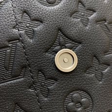 【顶级原单】款号:M28781 带163芯片 Courrier 邮差包脱胎于经典邮政用具,以 Monogram Sh 【顶级原单】款号:M28781 带163芯片 Courrier 邮差包脱胎于经典邮政用具,以 Monogram Sh